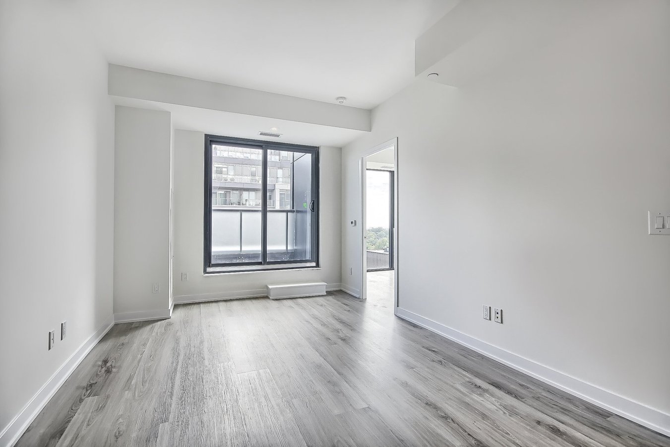 840 Saint Clair Avenue West - Photo 6