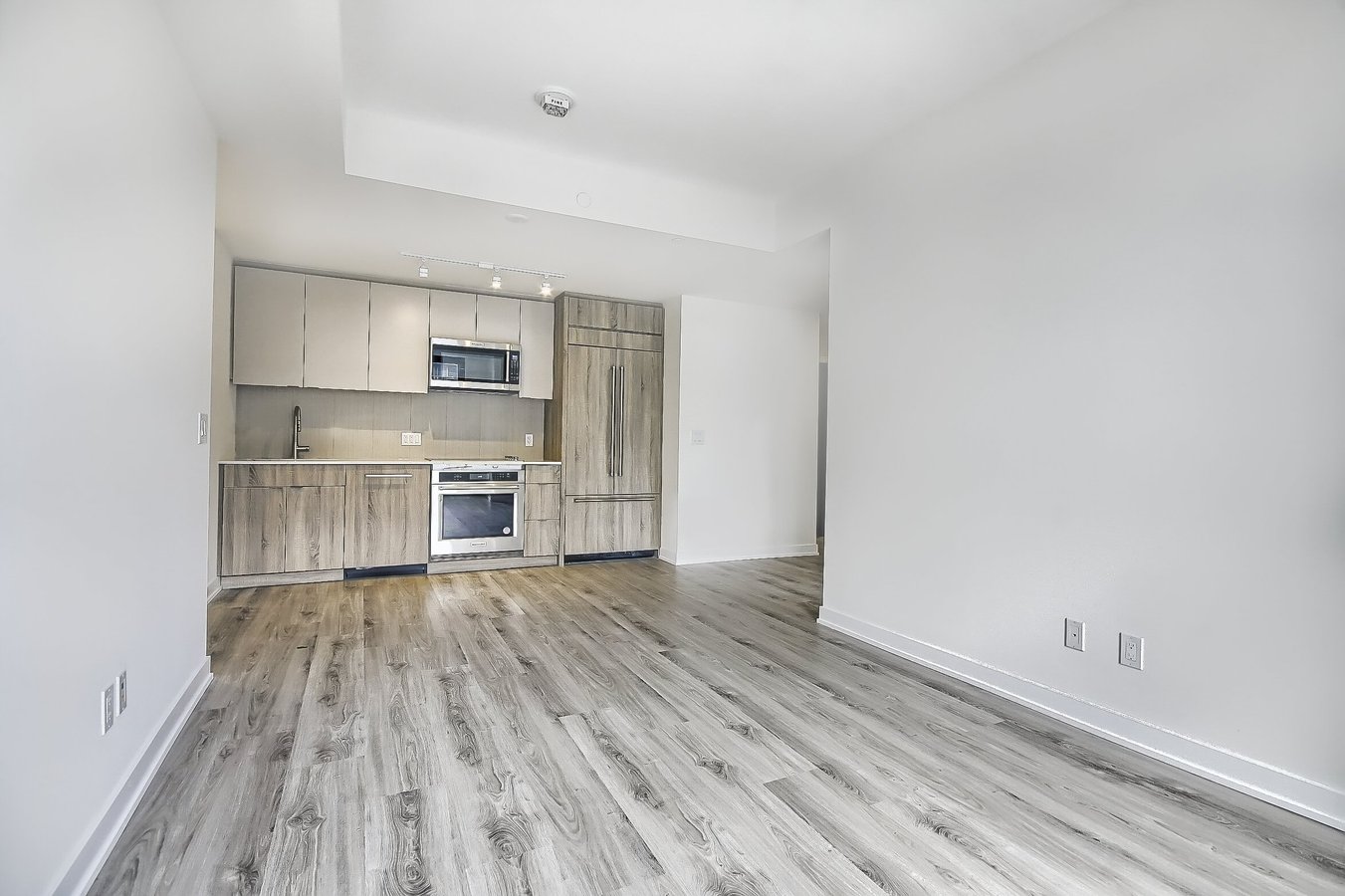 840 Saint Clair Avenue West - Photo 8