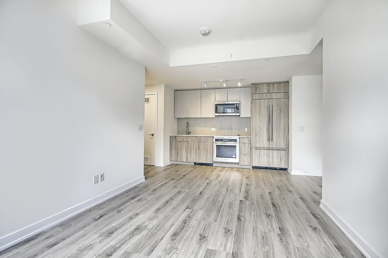 840 Saint Clair Avenue West - Photo 9