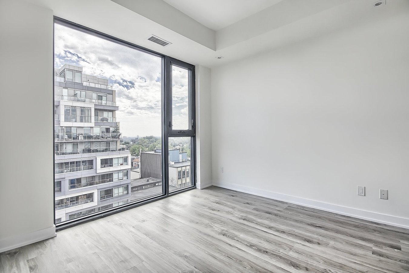 840 Saint Clair Avenue West - Photo 10