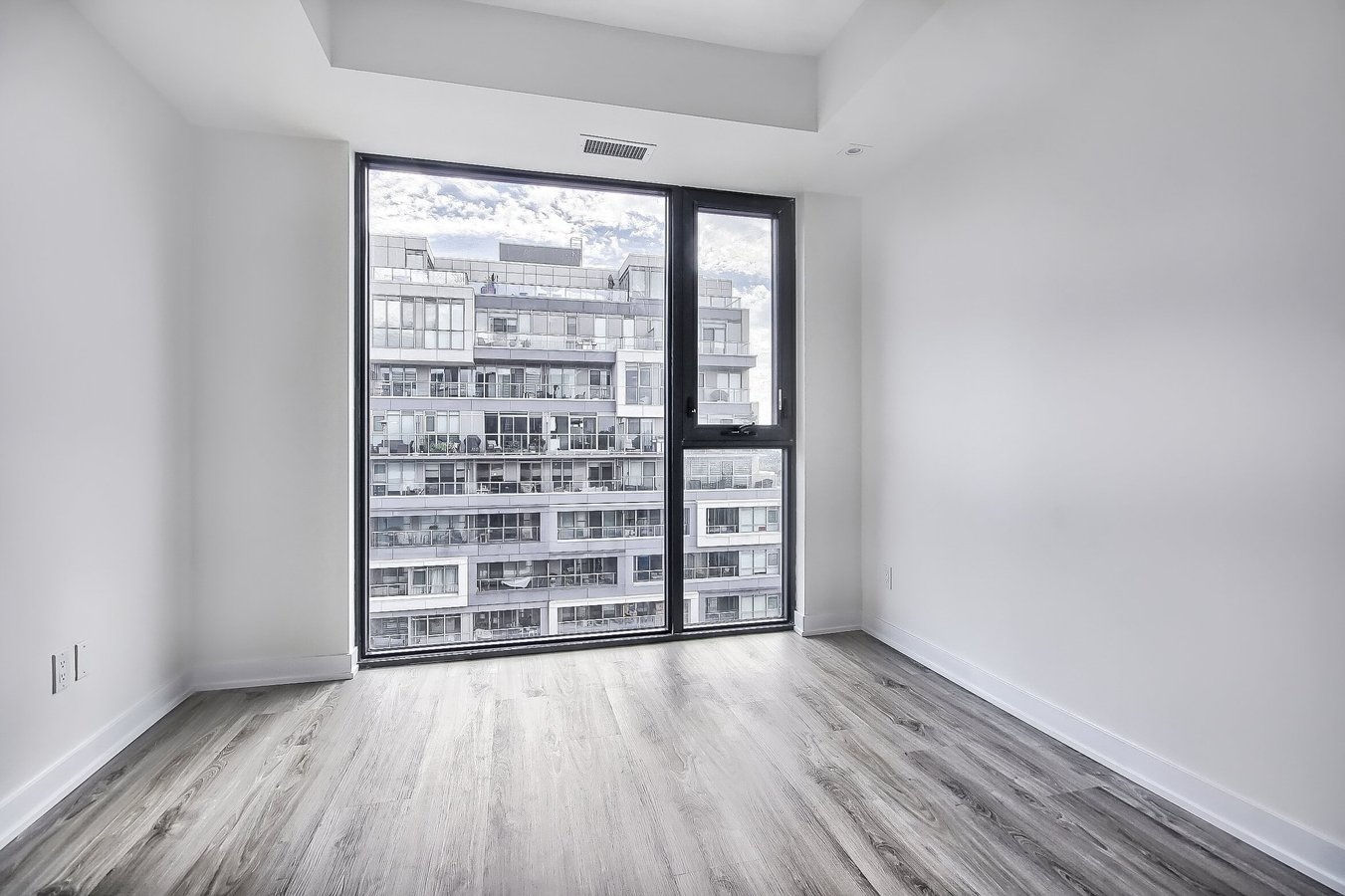 840 Saint Clair Avenue West - Photo 11