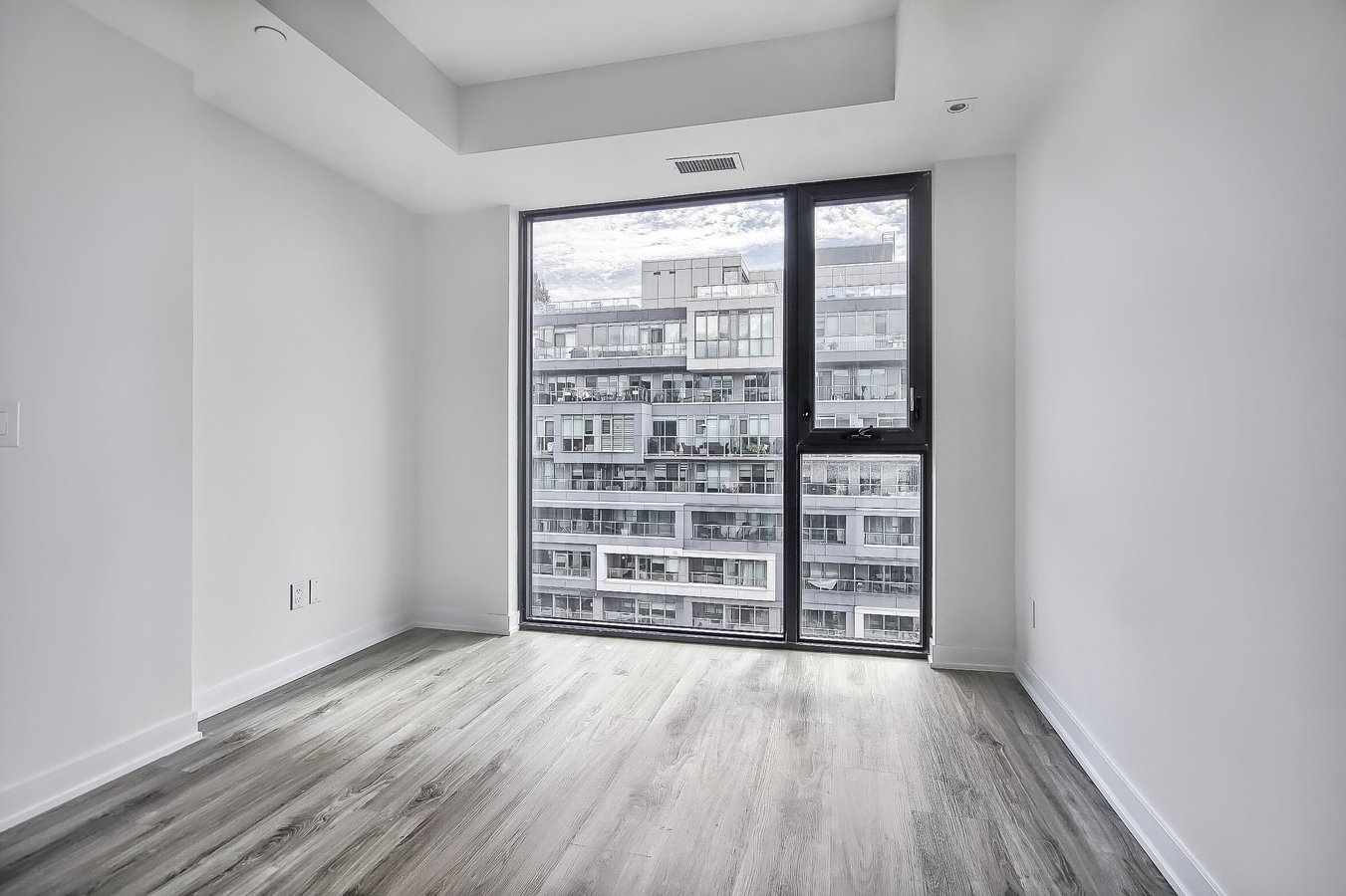 840 Saint Clair Avenue West - Photo 12