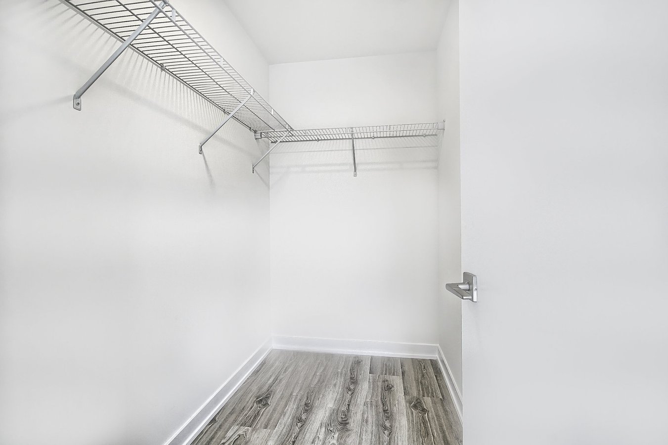 840 Saint Clair Avenue West - Photo 13