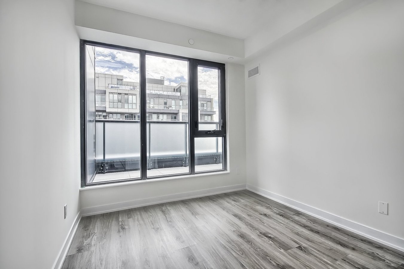 840 Saint Clair Avenue West - Photo 17