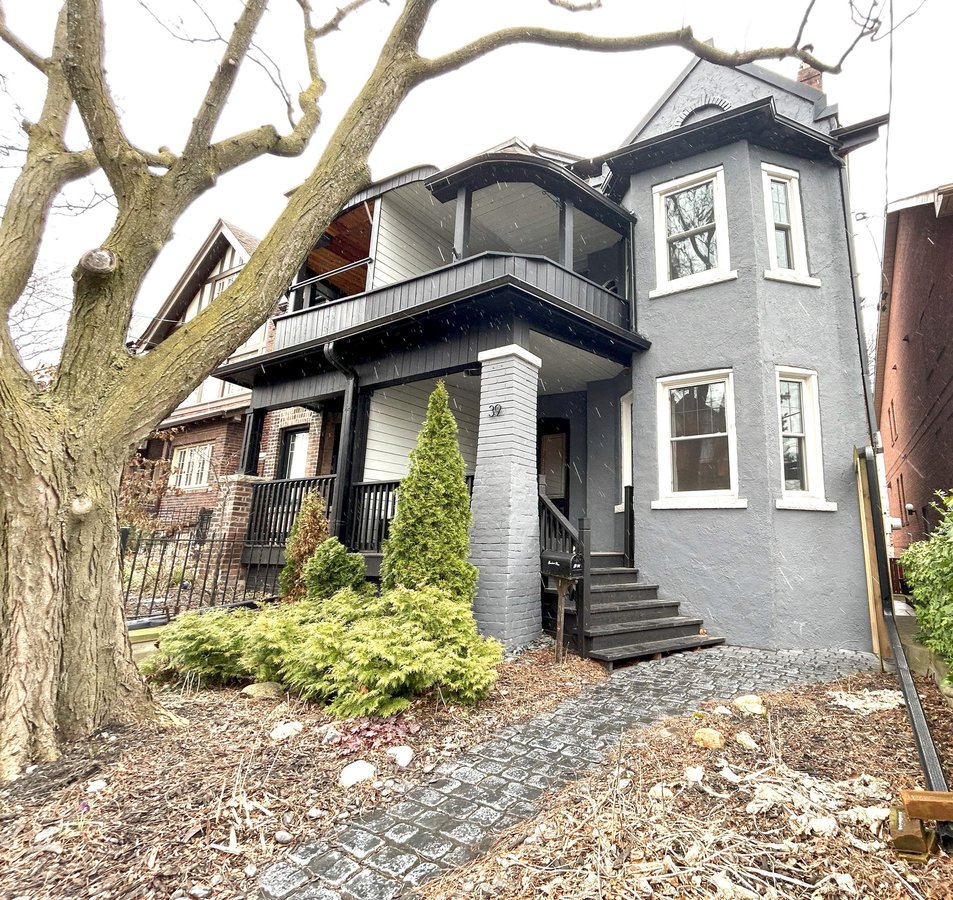 Toronto ON Basements and Studios for Rent