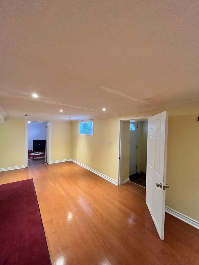 Toronto ON Bachelors, Basements, Cottages, Lofts and Studios for Rent