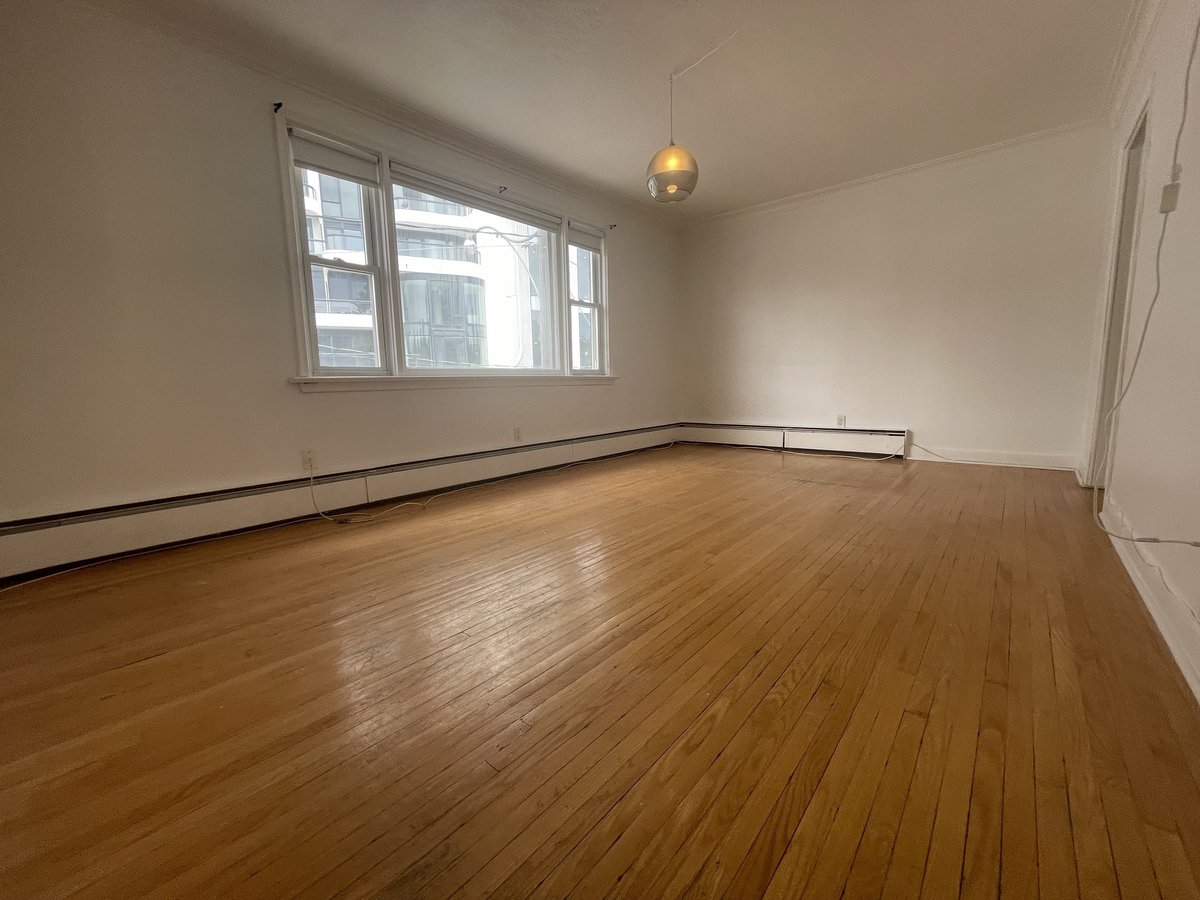 305 Dupont Street - Photo 21