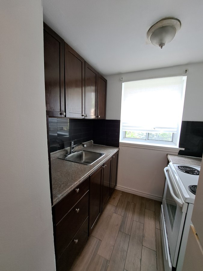 1047 Victoria Park Avenue - Photo 3