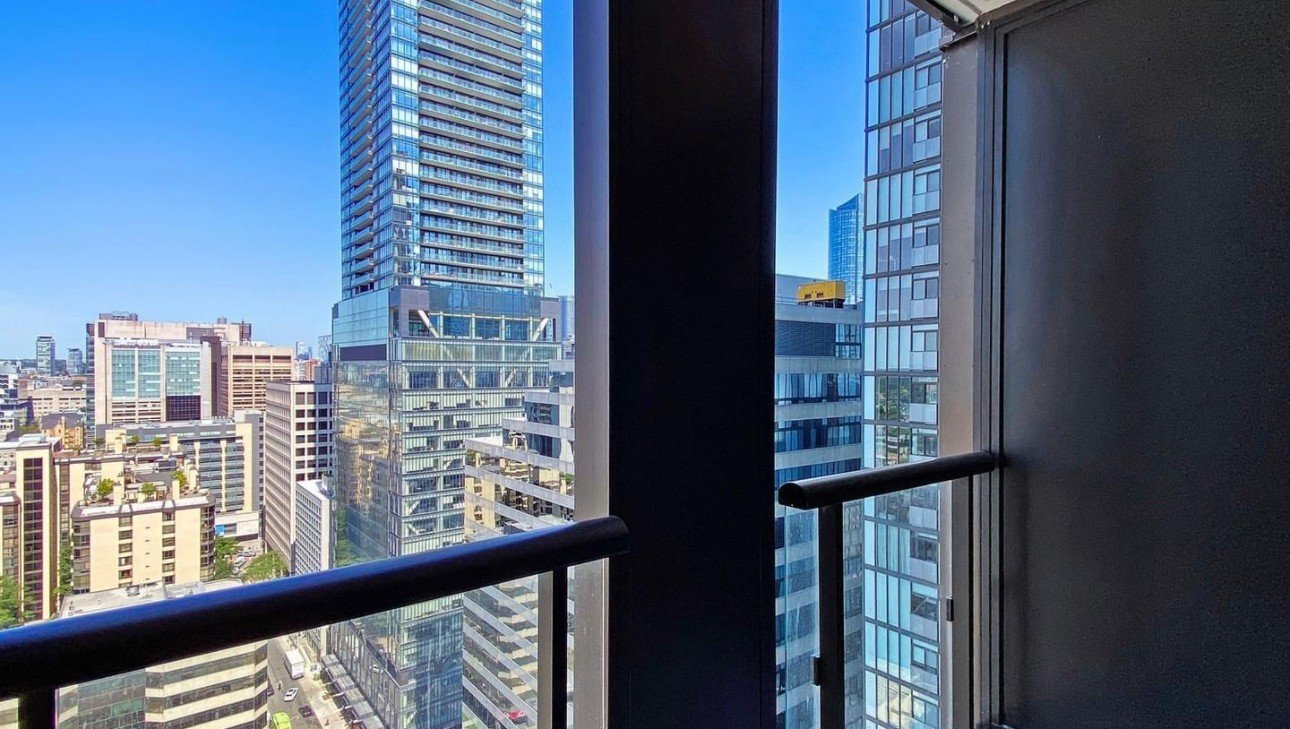 238 Simcoe Street - Photo 3