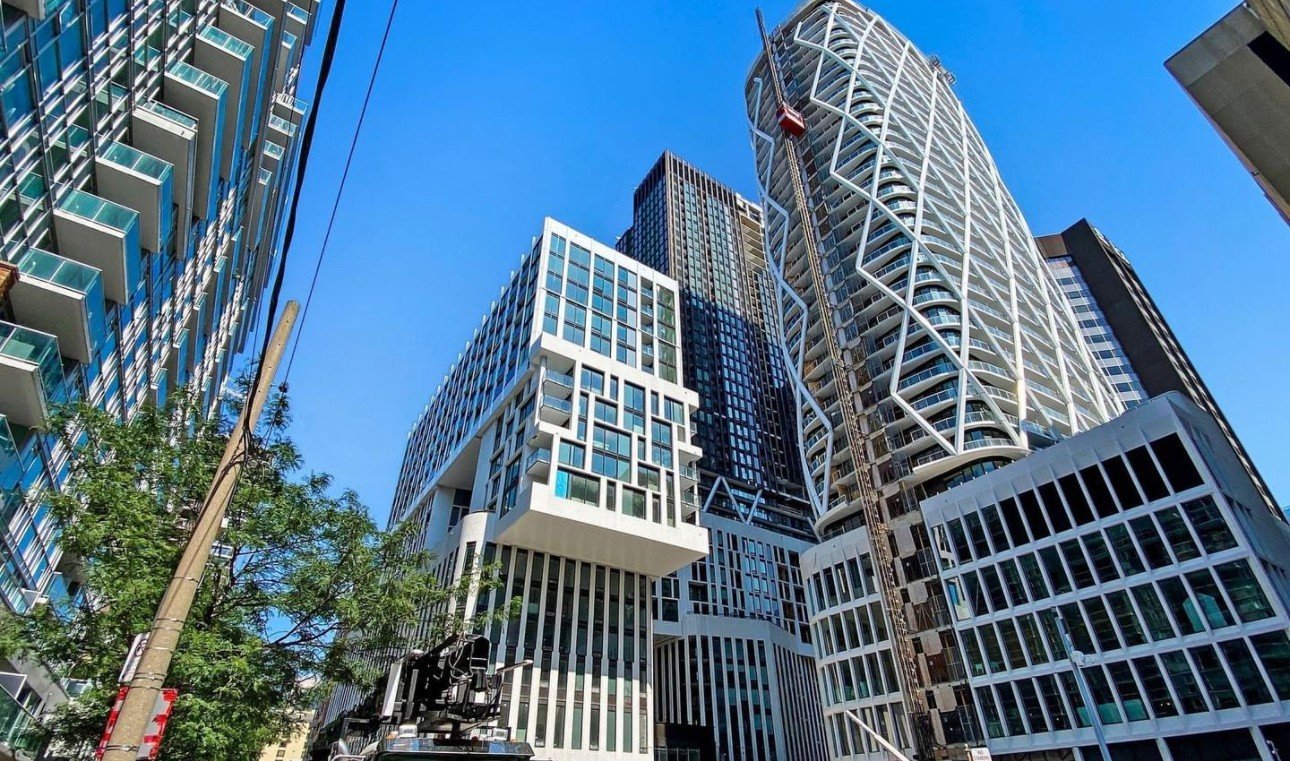 238 Simcoe Street - Photo 2