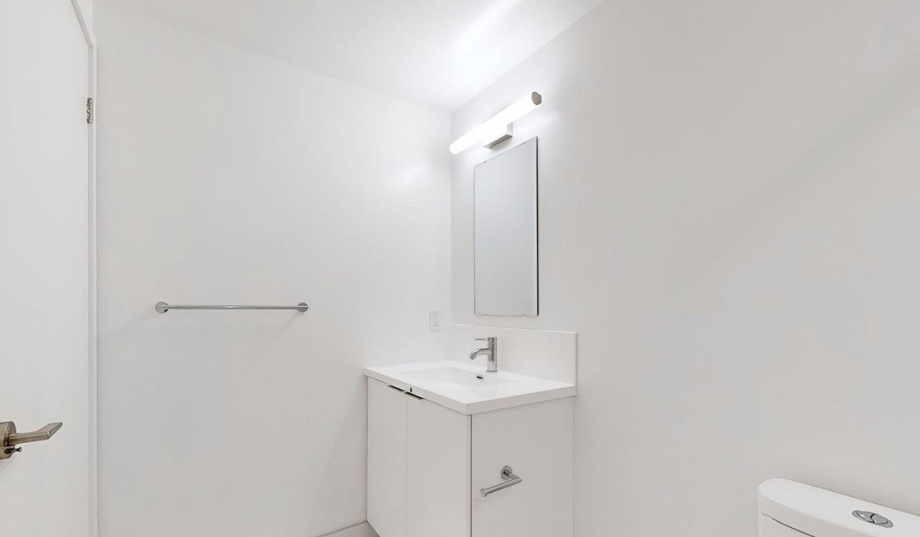 238 Simcoe Street - Photo 8