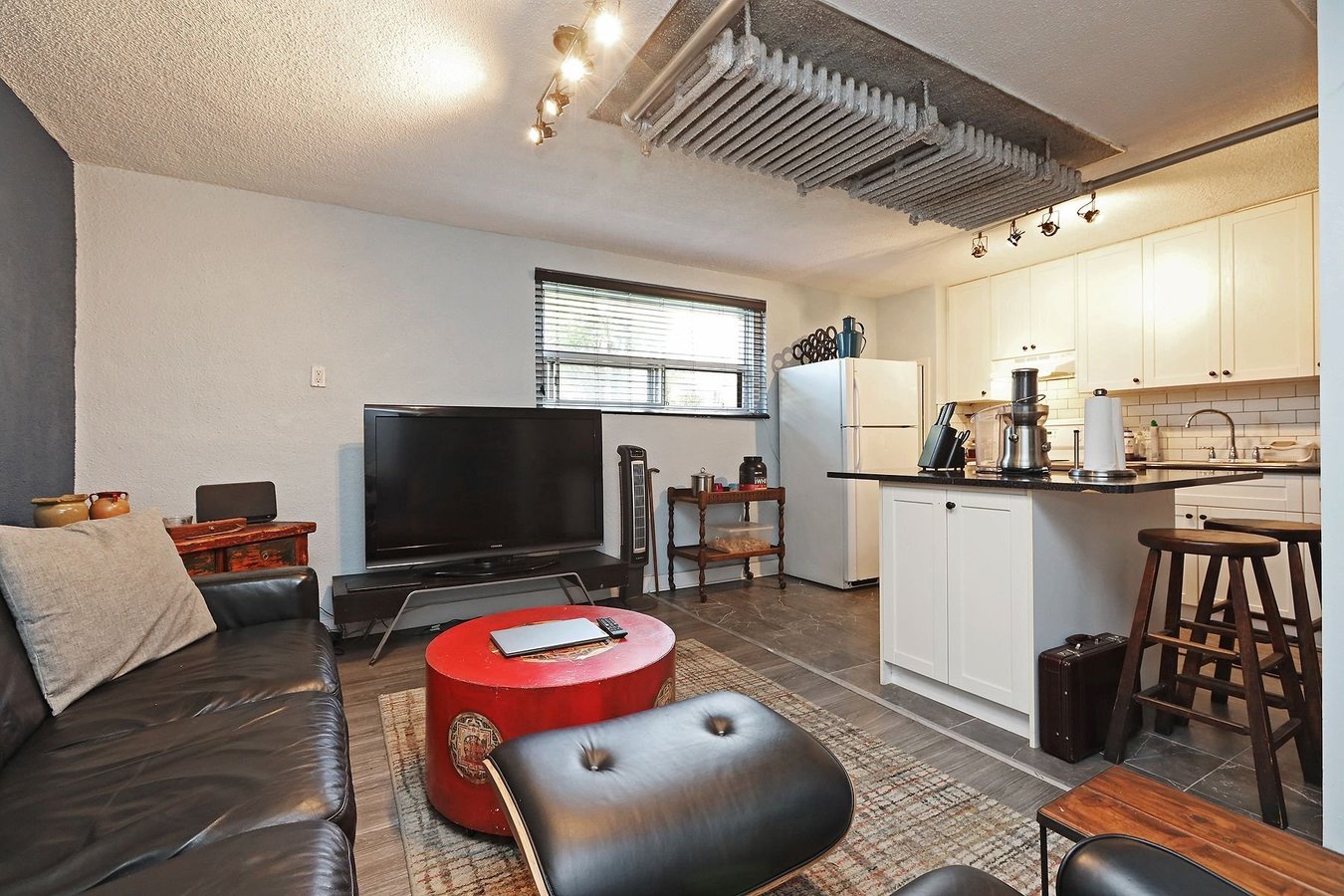 1 Cosburn Avenue - Photo 2