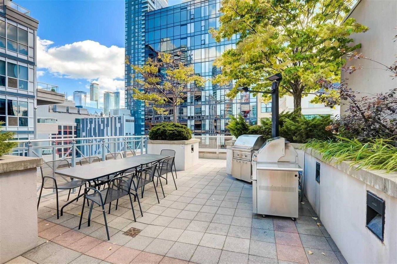 270 Wellington Street West - Photo 17