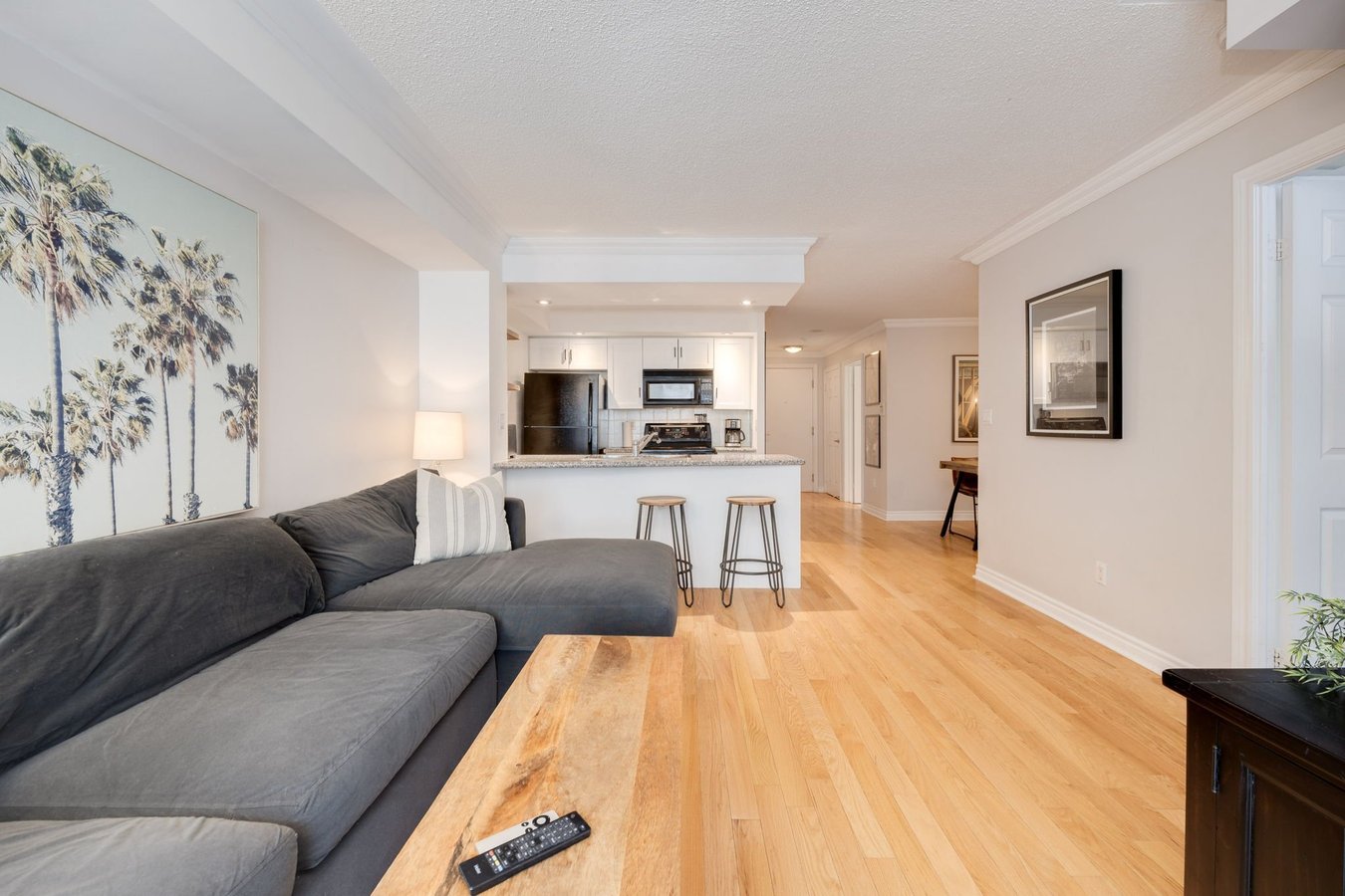 270 Wellington Street West - Photo 2