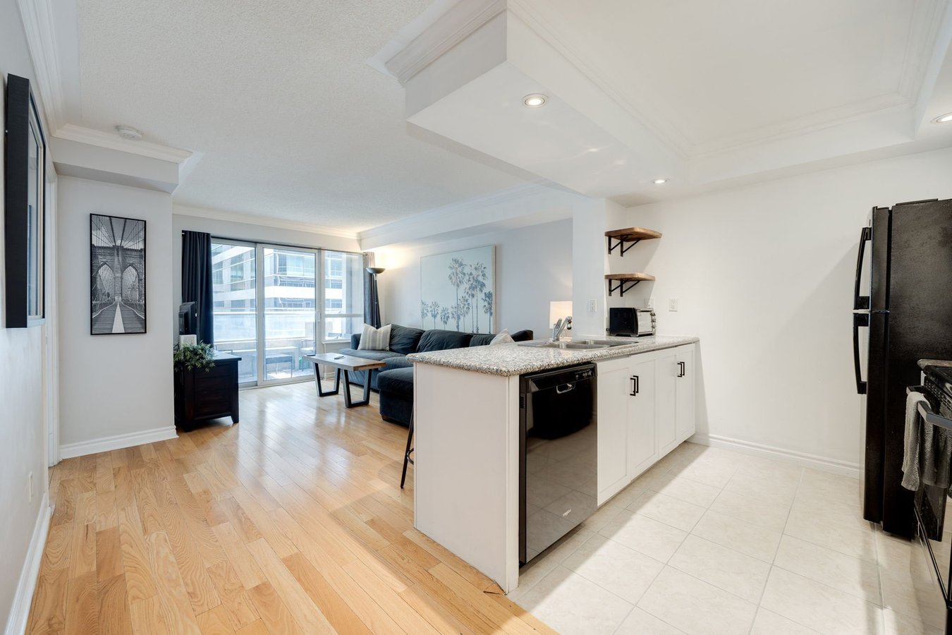 270 Wellington Street West - Photo 3