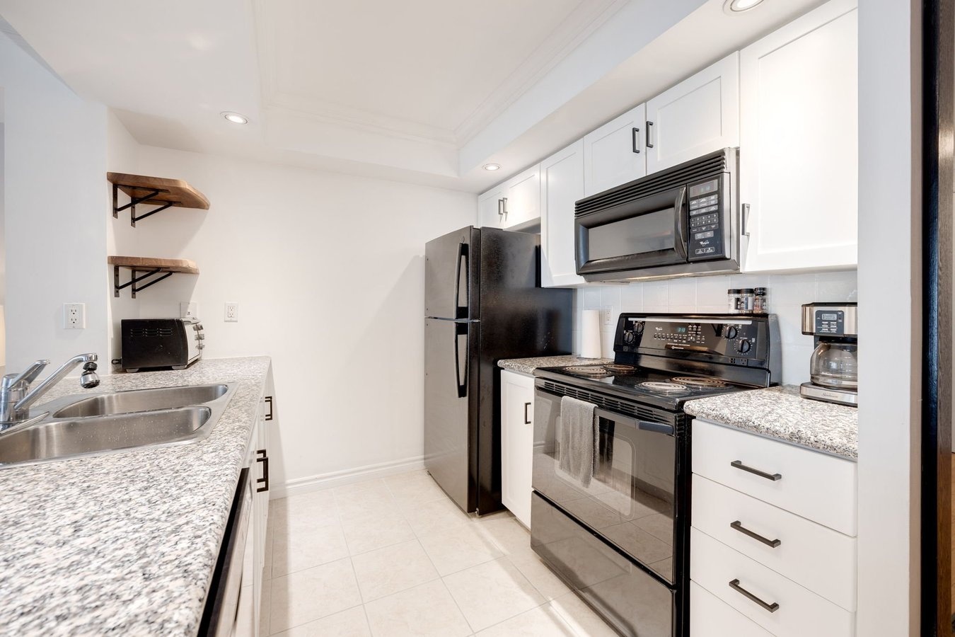270 Wellington Street West - Photo 4
