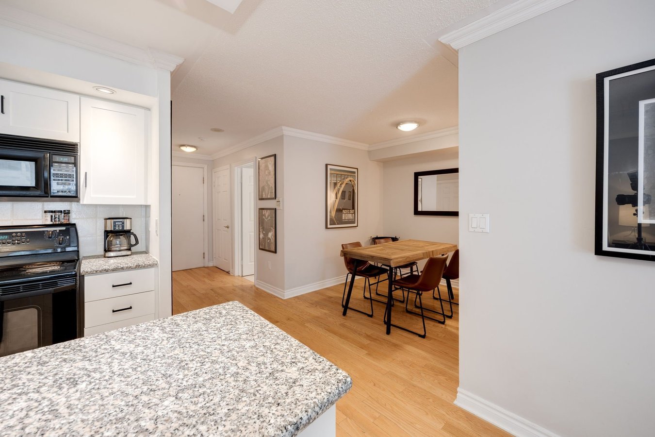 270 Wellington Street West - Photo 6