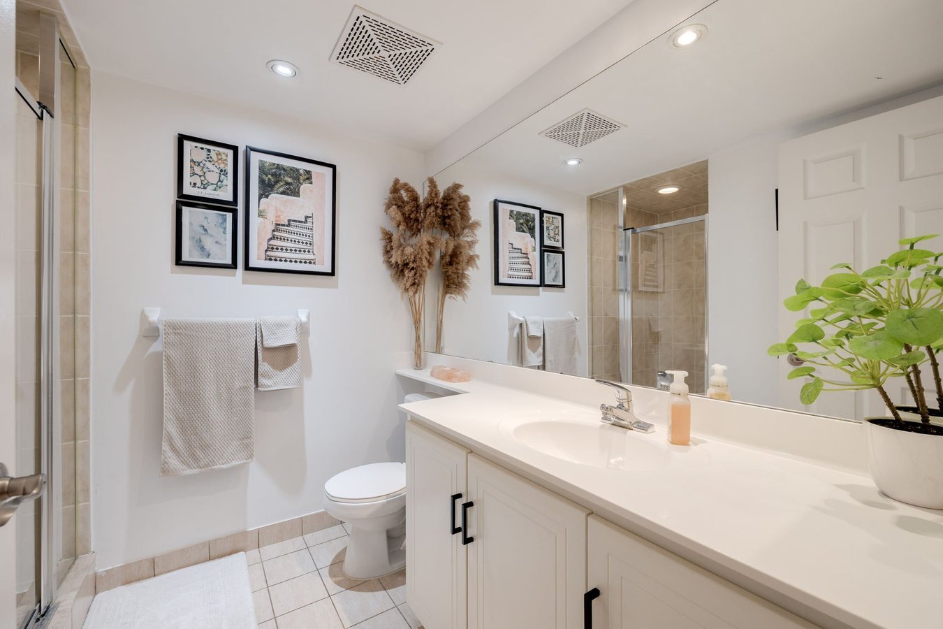 270 Wellington Street West - Photo 8