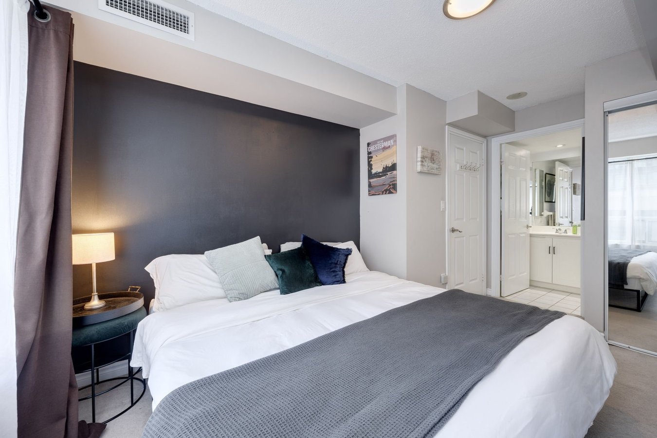 270 Wellington Street West - Photo 9