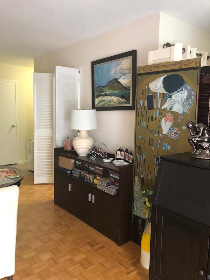 Saint Clair Avenue East - Photo 3