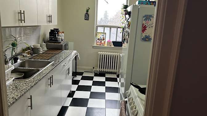 Colin Avenue - Photo 1