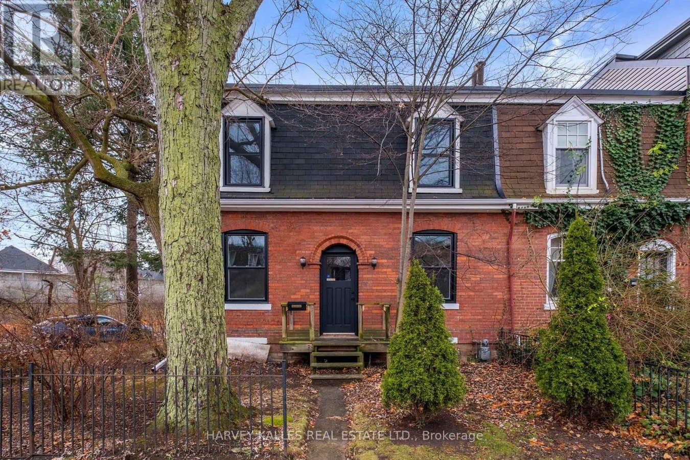 137 SUMMERHILL AVENUE - Photo 2
