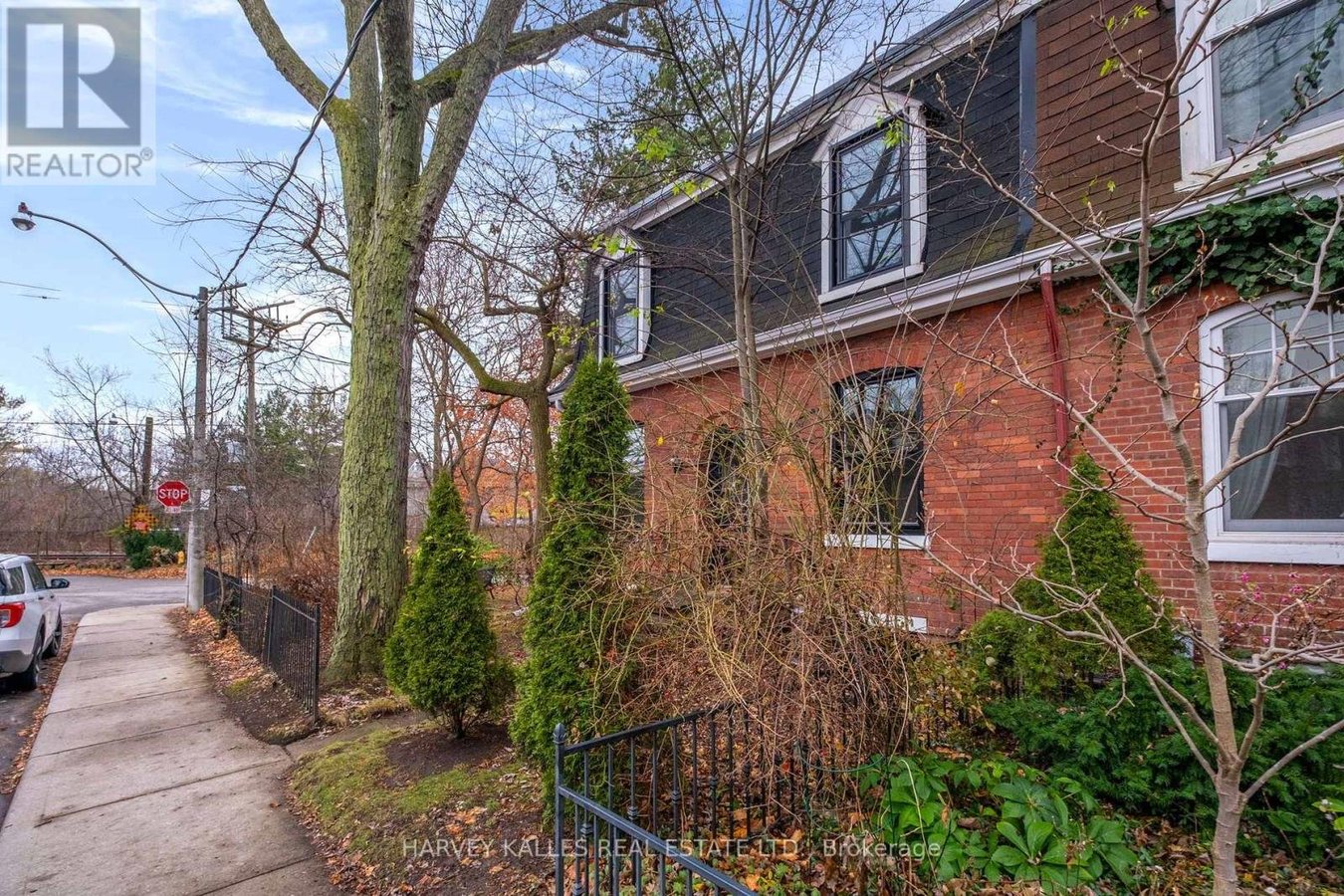 137 SUMMERHILL AVENUE - Photo 4