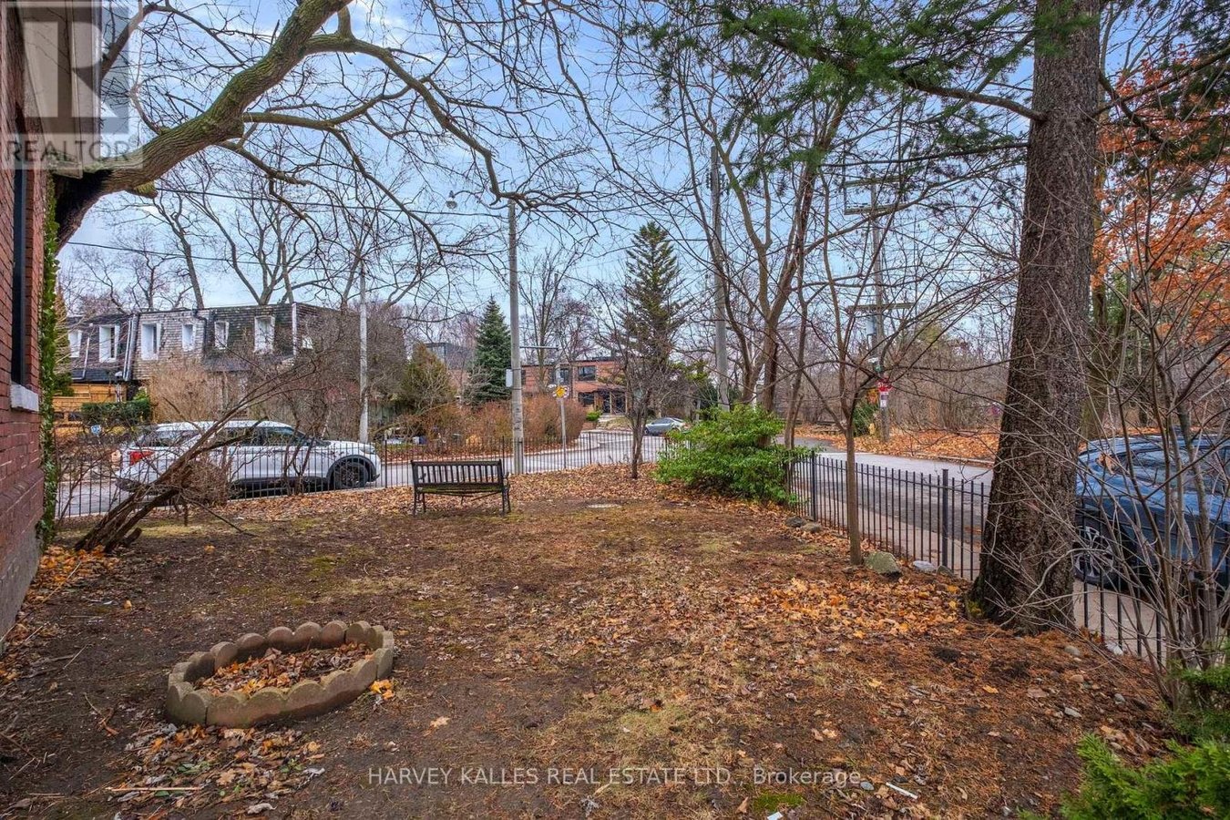 137 SUMMERHILL AVENUE - Photo 32