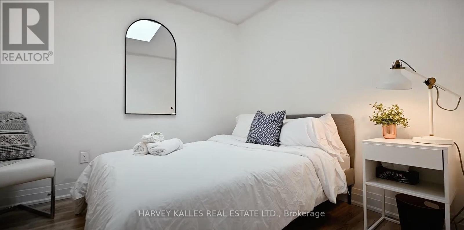 UPPER - 51 CREEKBANK ROAD - Photo 12