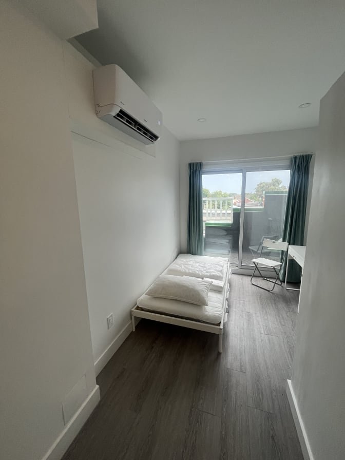 Bloor Street West - Photo 3