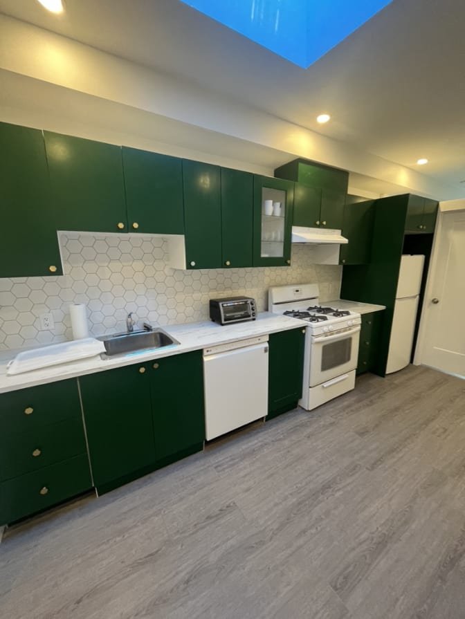 Bloor Street West - Photo 28