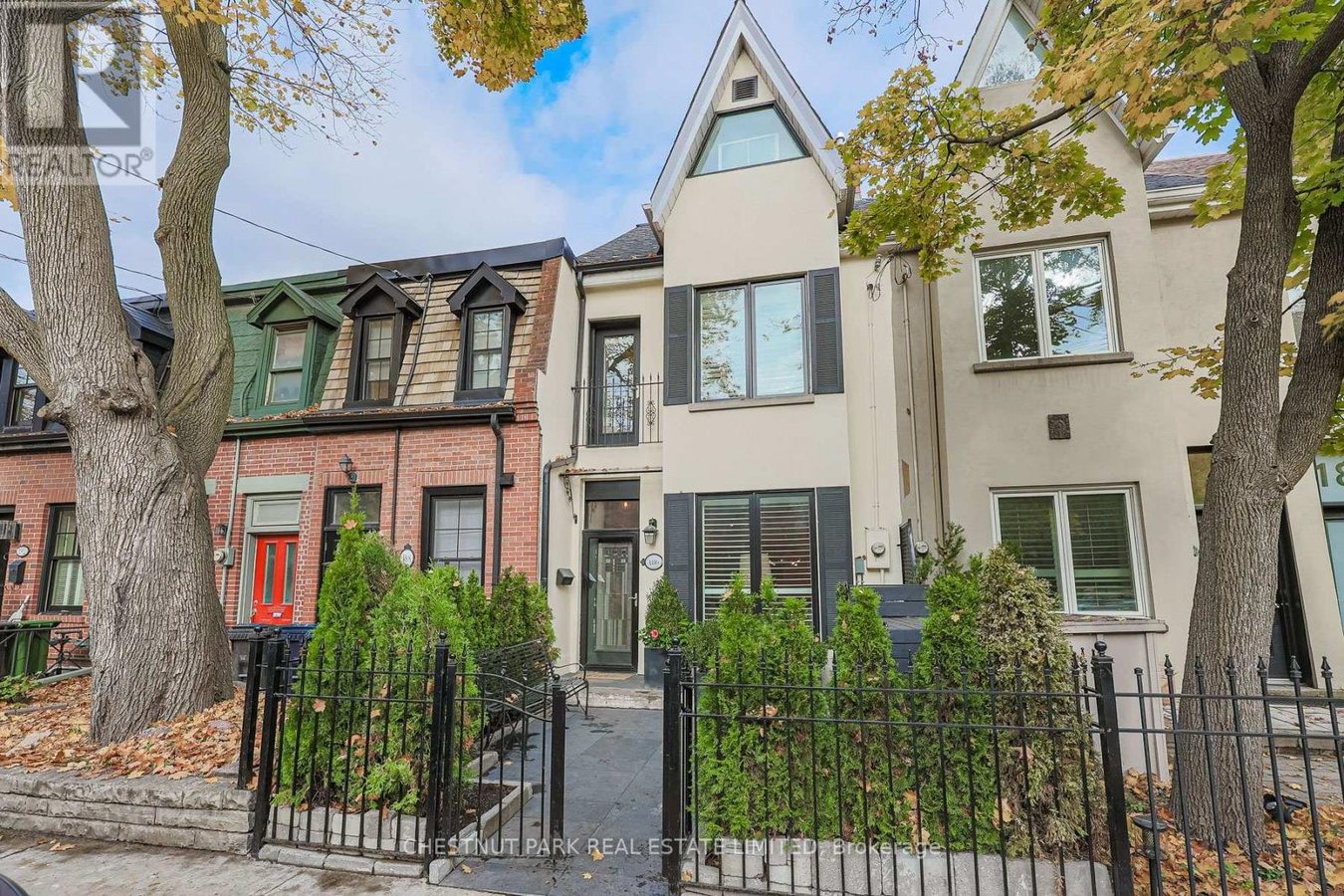 186 MACPHERSON AVENUE - Photo 1