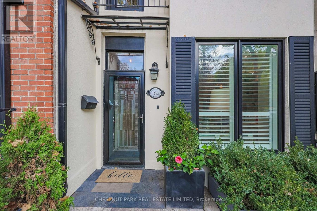186 MACPHERSON AVENUE - Photo 4