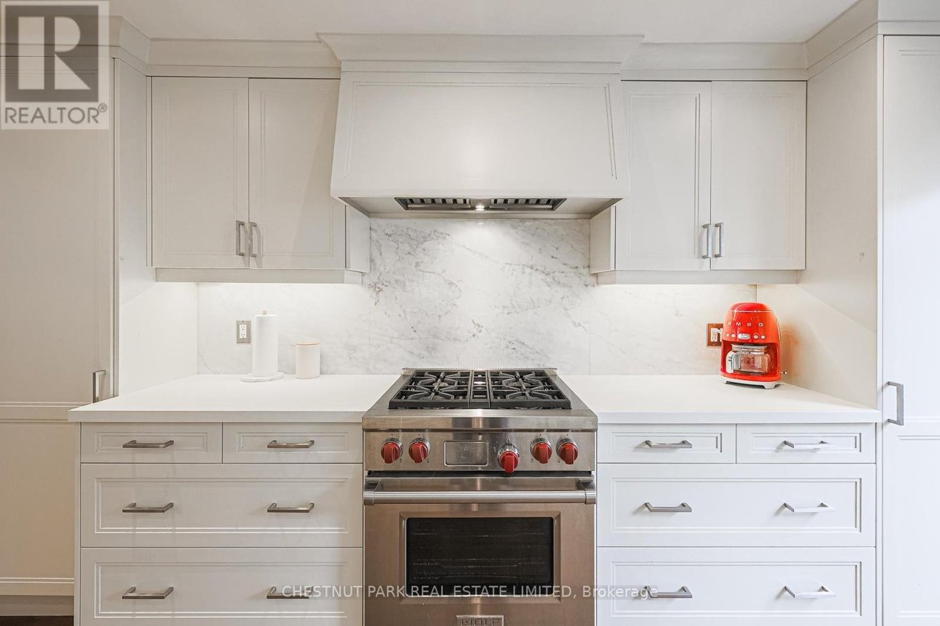 186 MACPHERSON AVENUE - Photo 10