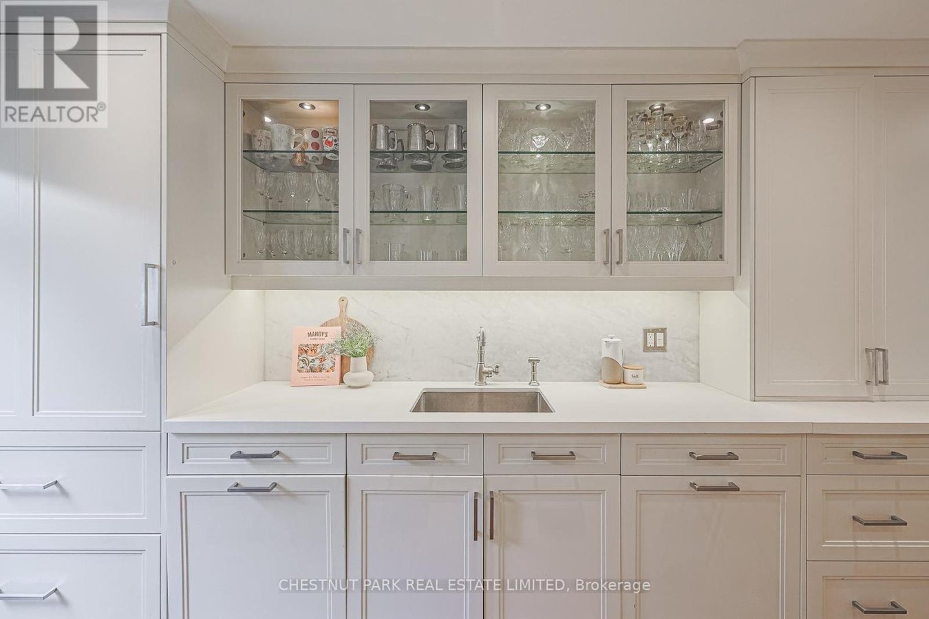 186 MACPHERSON AVENUE - Photo 11