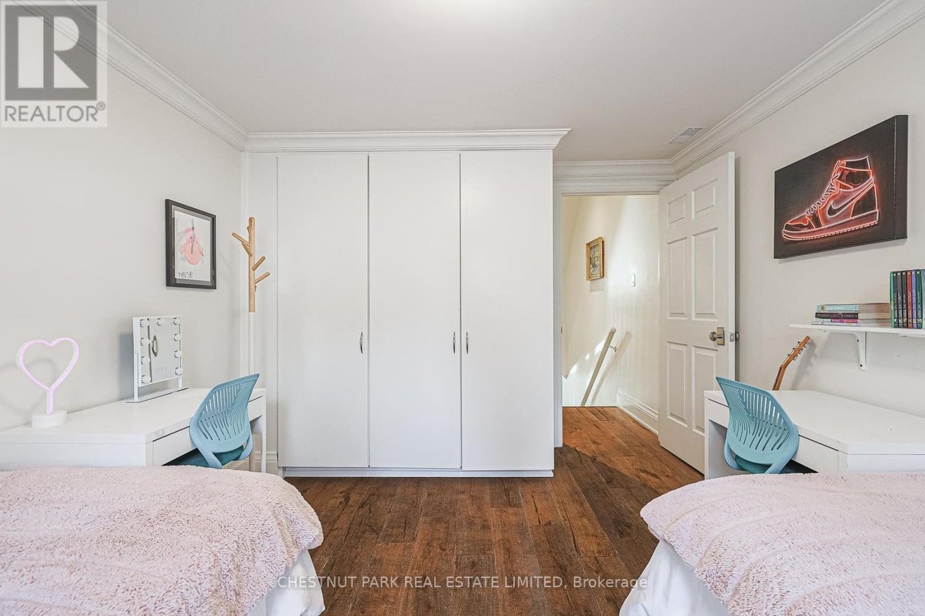 186 MACPHERSON AVENUE - Photo 17