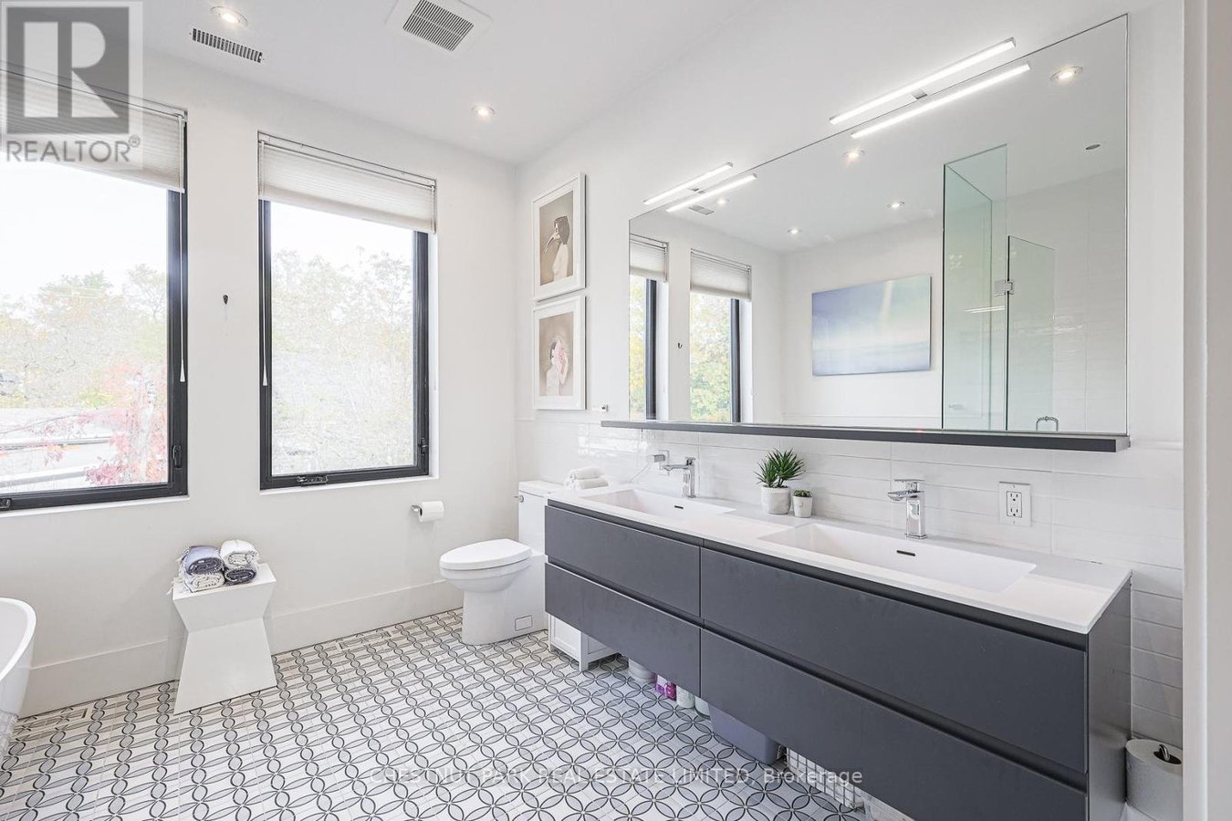 186 MACPHERSON AVENUE - Photo 24