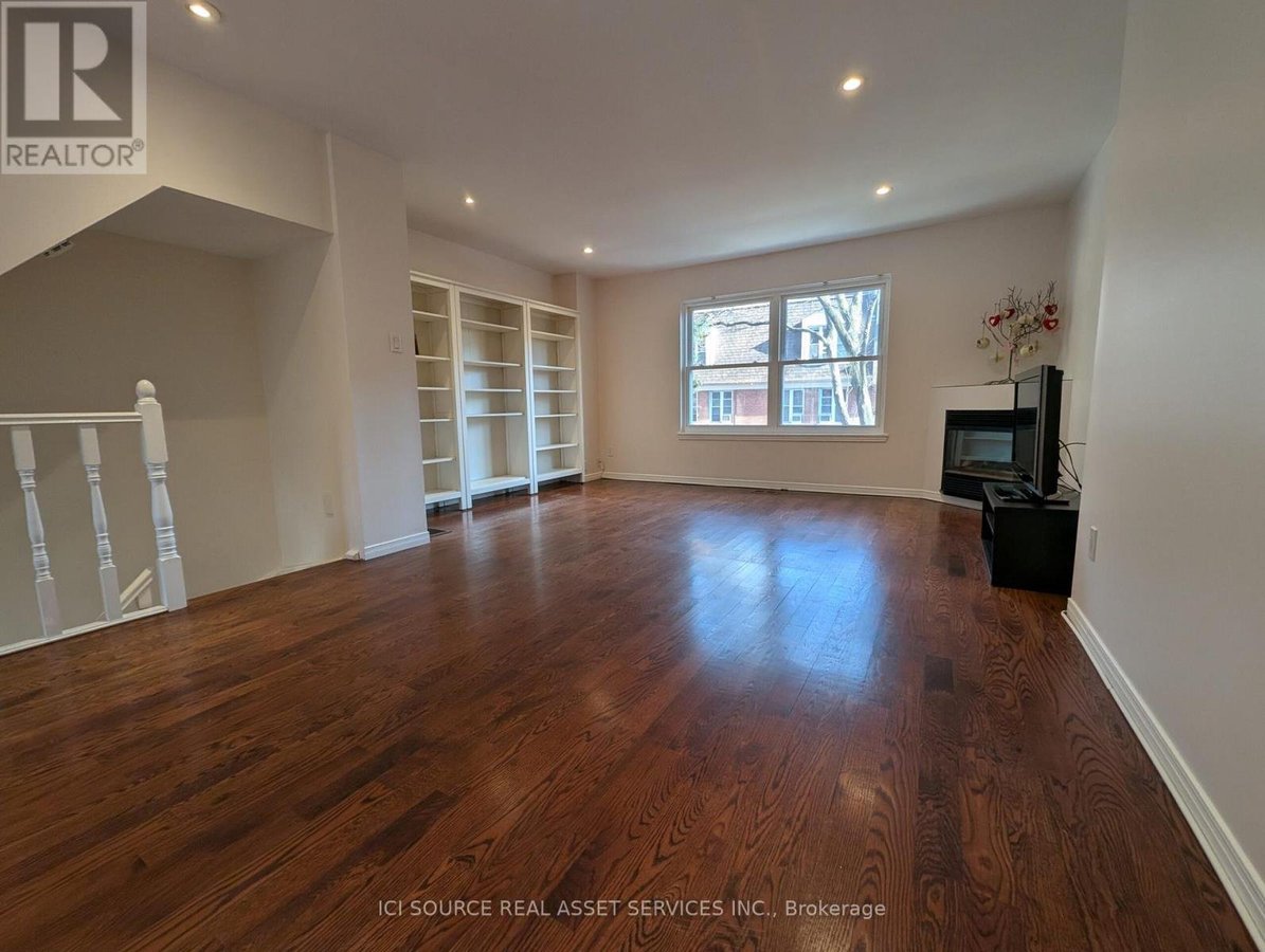 17 DOUVILLE COURT - Photo 2