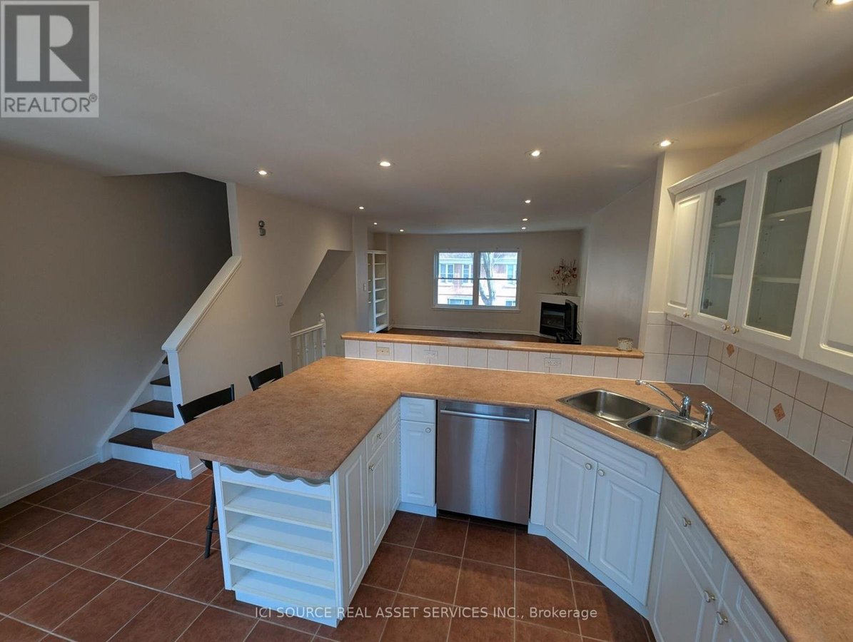 17 DOUVILLE COURT - Photo 4
