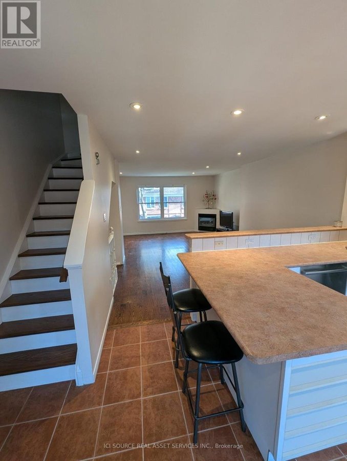 17 DOUVILLE COURT - Photo 7