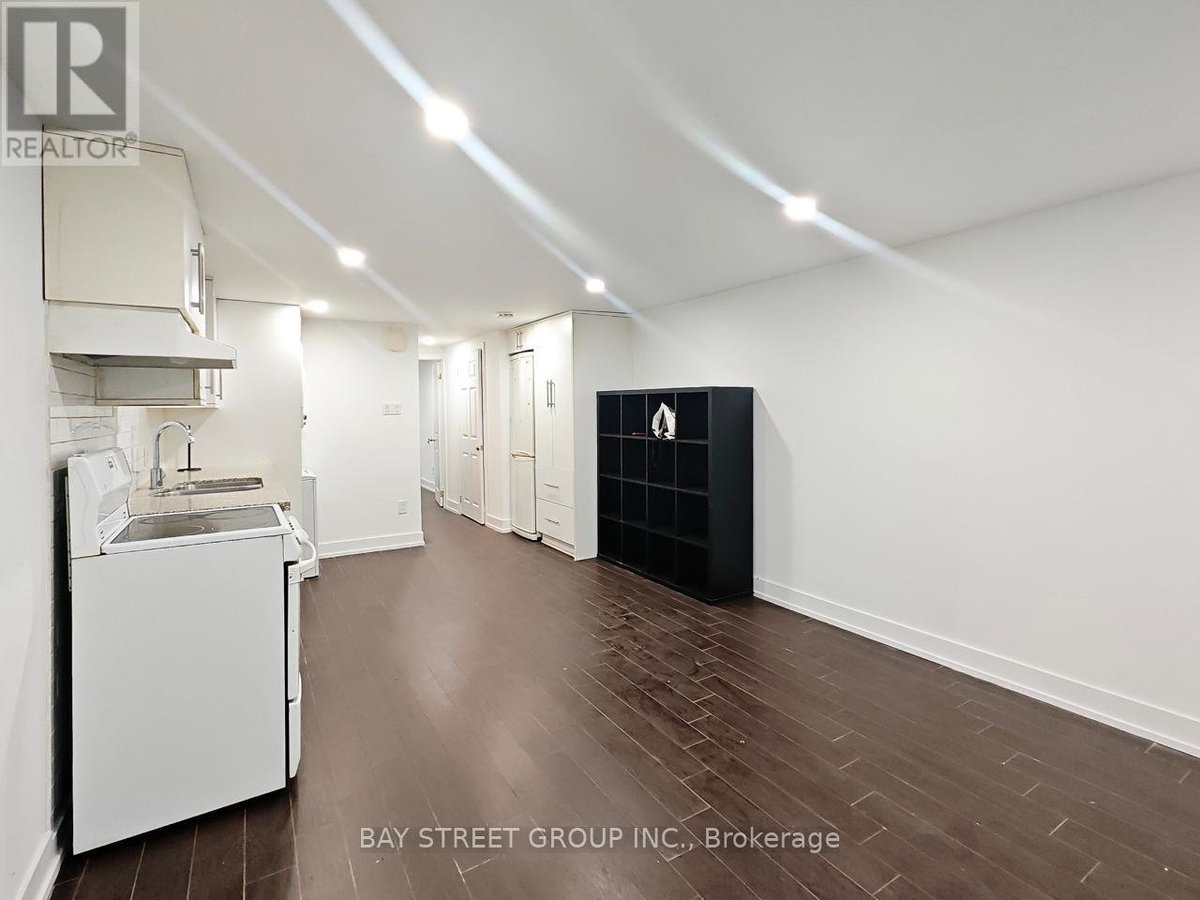 BSMT - 859 1/2 BATHURST STREET - Photo 3