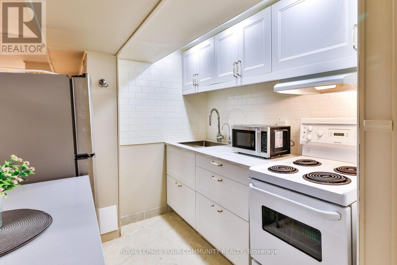 9 TULANE CRESCENT - Photo 8