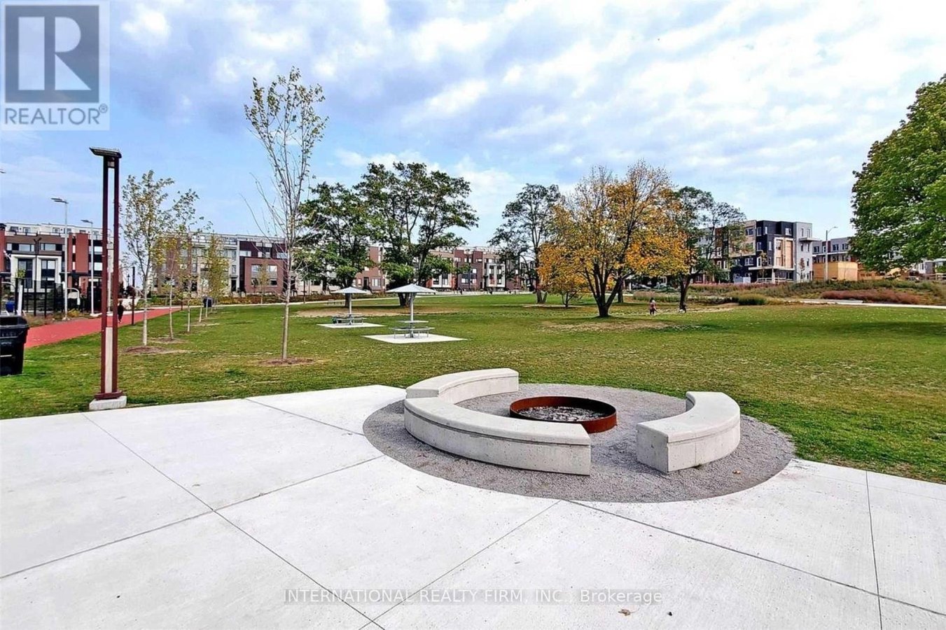 11 LOCUST LODGE GARDENS - Photo 34