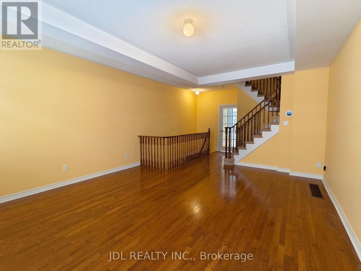 33 ROUTLIFFE LANE - Photo 4