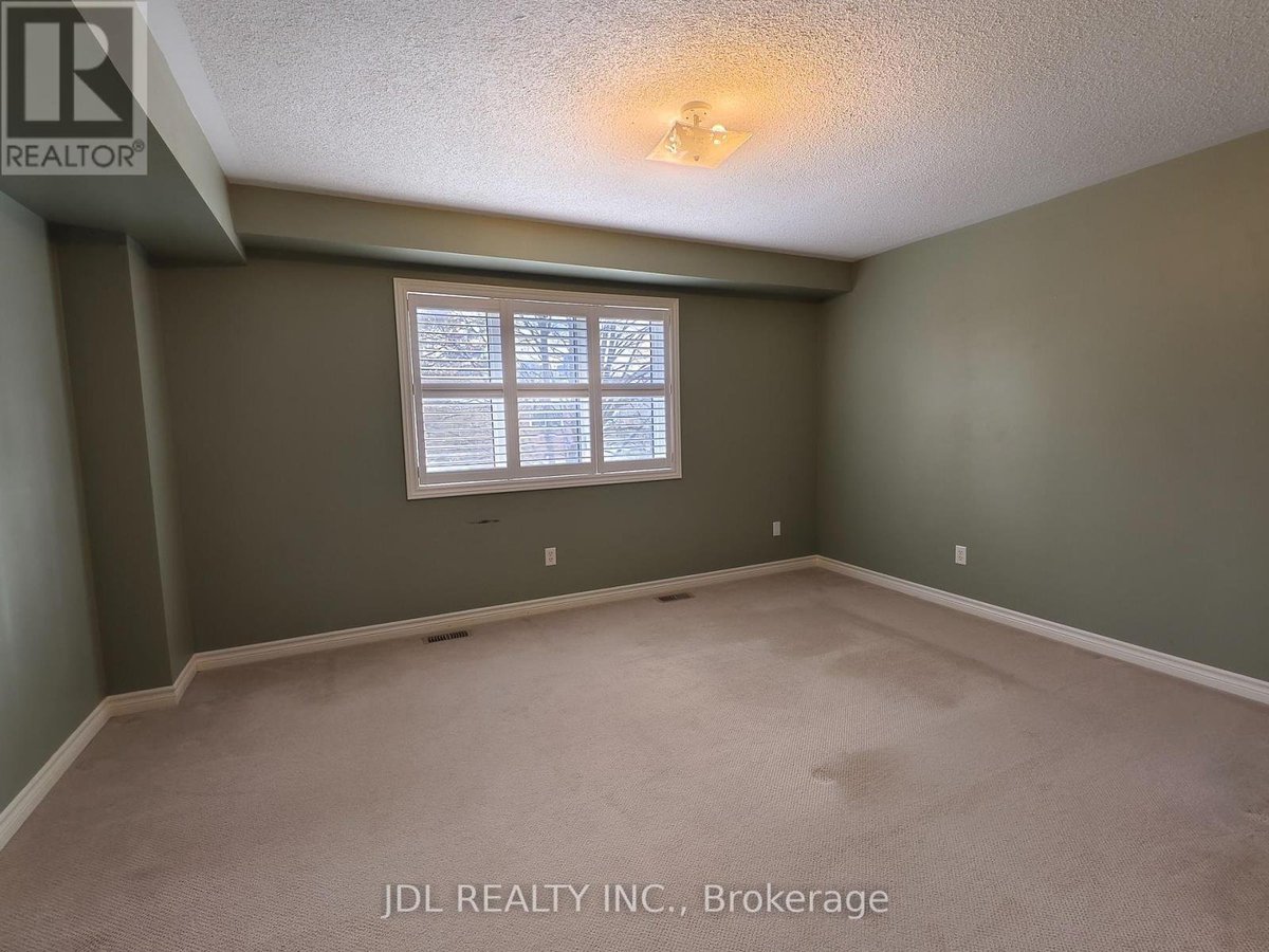 33 ROUTLIFFE LANE - Photo 5