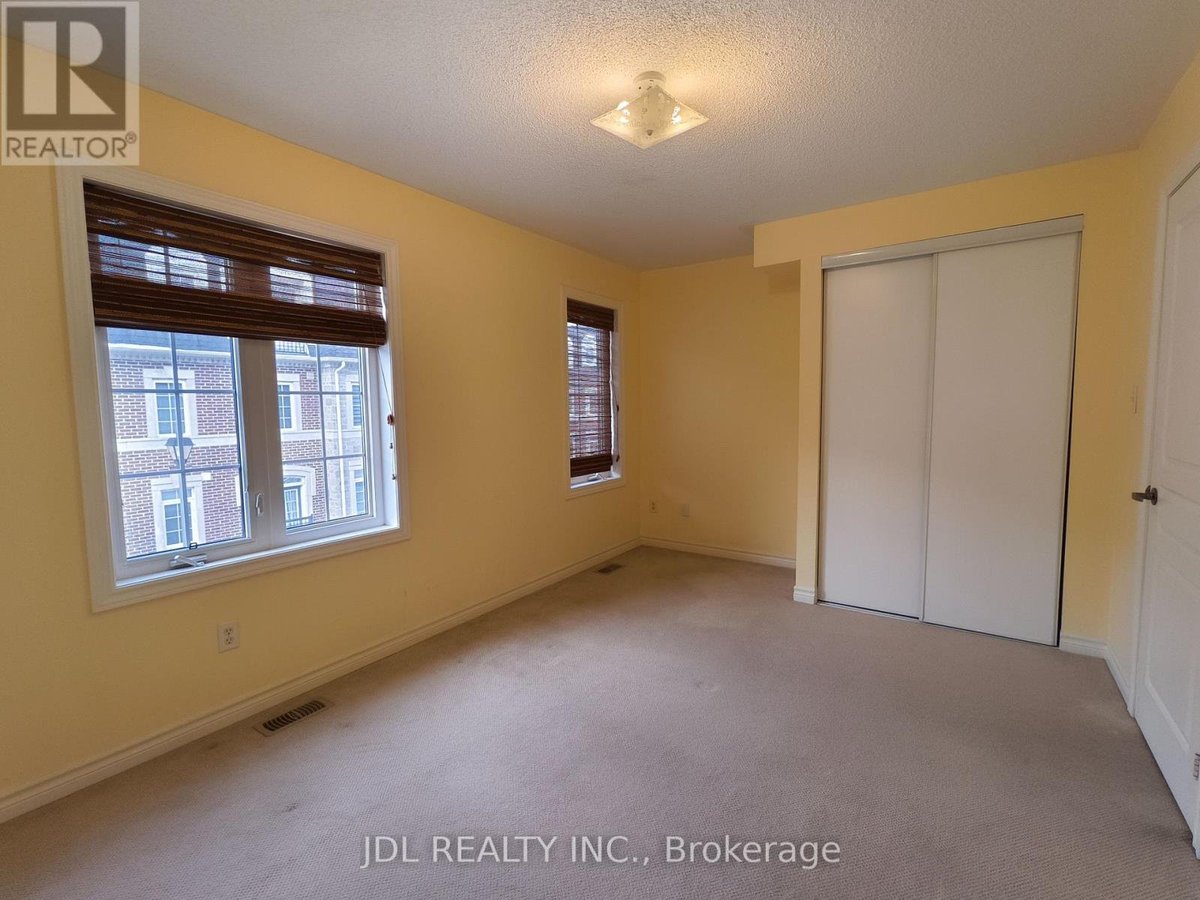 33 ROUTLIFFE LANE - Photo 6