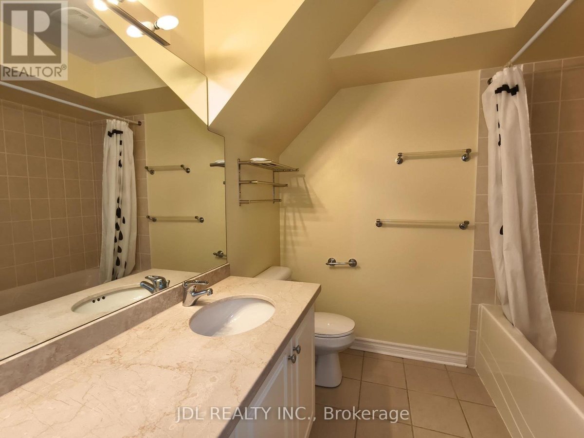 33 ROUTLIFFE LANE - Photo 7