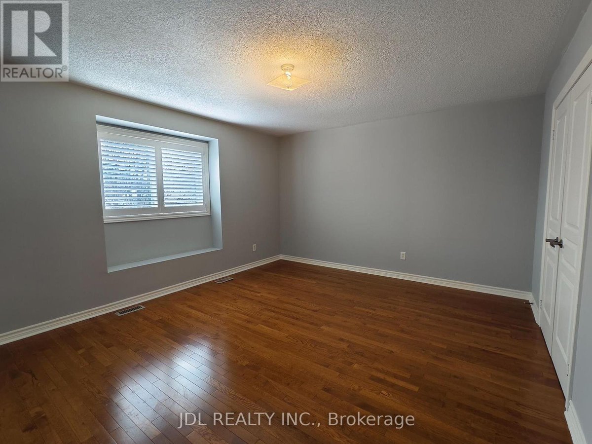 33 ROUTLIFFE LANE - Photo 11
