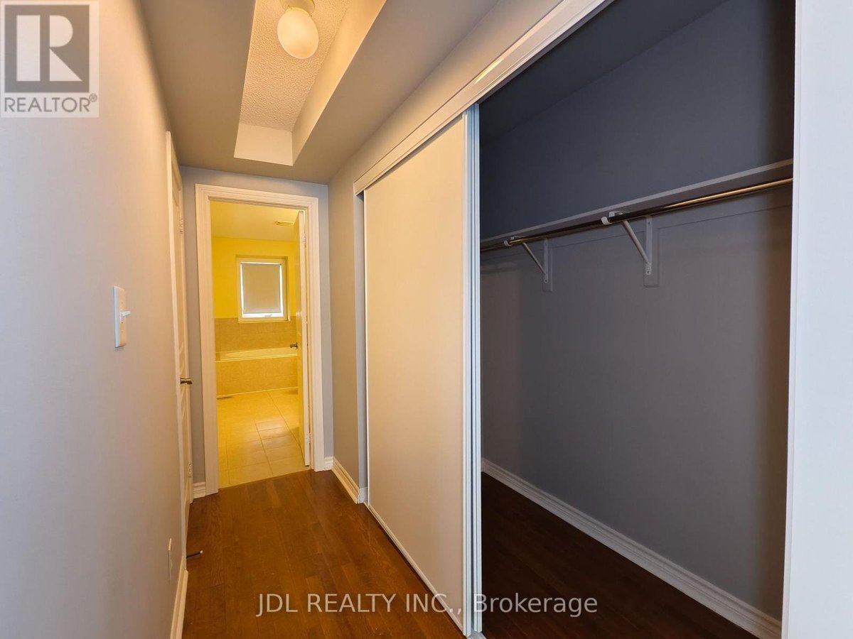 33 ROUTLIFFE LANE - Photo 12