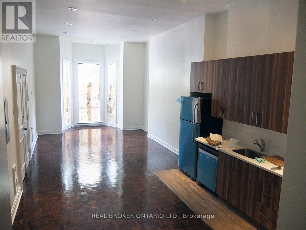 101 - 11 CLARENCE SQUARE - Photo 2